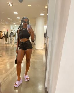 Ari Lennox feet photo 3