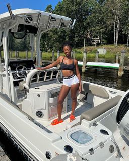 Ari Lennox feet photo 19