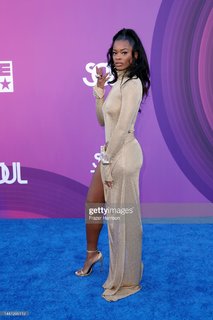 Ari Lennox feet photo 11