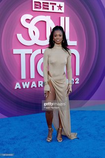 Ari Lennox feet photo 10