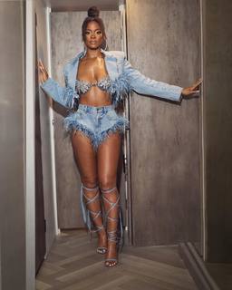 Ari Lennox feet photo 9
