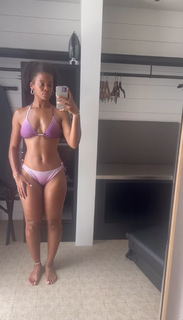 Ari Lennox feet photo 3