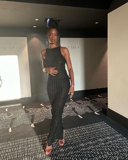 Ari Lennox feet photo 6