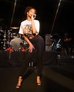 Ari Lennox feet photo 19