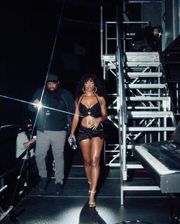 Ari Lennox feet photo 3