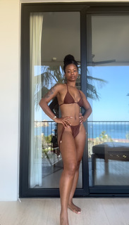Ari Lennox feet photo 14