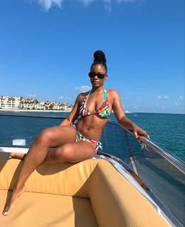 Ari Lennox feet photo 12
