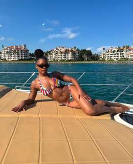 Ari Lennox feet photo 11