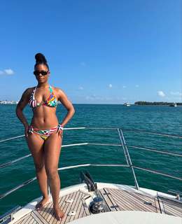 Ari Lennox feet photo 10