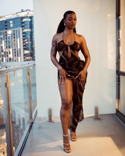 Ari Lennox feet photo 3