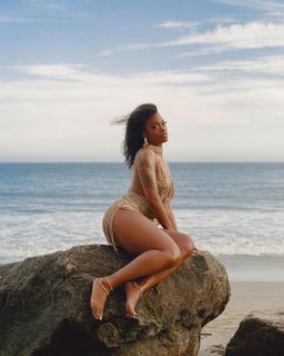Ari Lennox feet photo 5