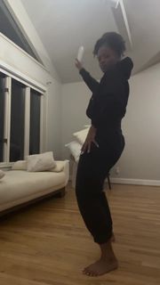 Ari Lennox feet photo 1