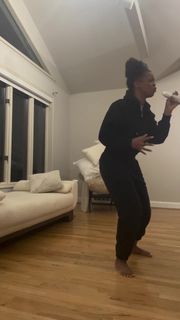 Ari Lennox feet photo 18