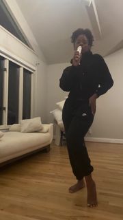 Ari Lennox feet photo 11