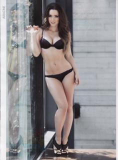 Ariadne Díaz feet photo thumbnail