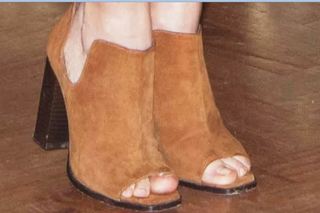 Ariadne Díaz feet photo thumbnail