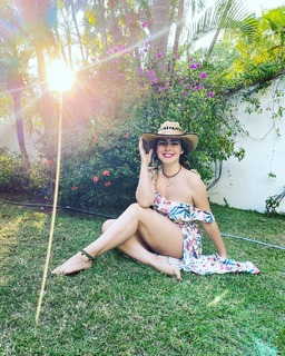 Ariadne Díaz feet photo thumbnail