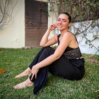 Ariadne Díaz feet photo thumbnail