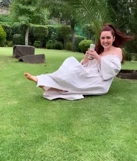 Ariadne Díaz feet photo thumbnail