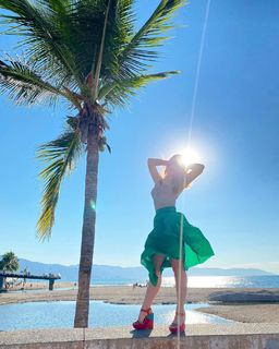 Ariadne Díaz feet photo thumbnail