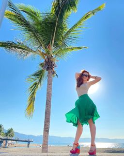 Ariadne Díaz feet photo thumbnail