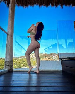 Ariadne Díaz feet photo thumbnail