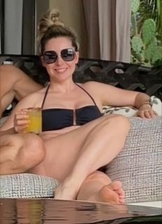 Ariadne Díaz feet photo thumbnail