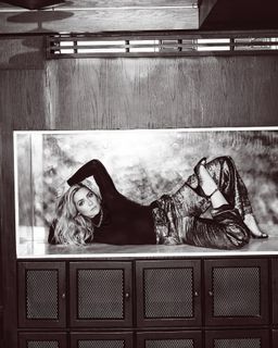 Ariadne Díaz feet photo thumbnail