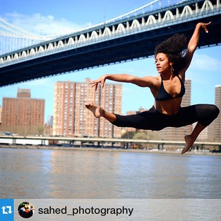 Ariana DeBose feet photo thumbnail