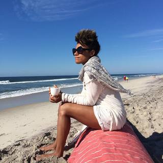 Ariana DeBose feet photo thumbnail