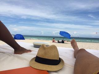 Ariana DeBose feet photo thumbnail