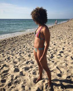 Ariana DeBose feet photo thumbnail