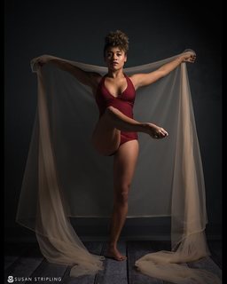 Ariana DeBose feet photo thumbnail