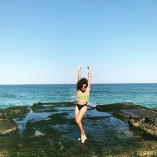 Ariana DeBose feet photo thumbnail