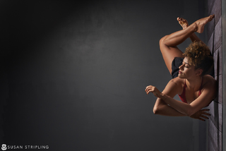 Ariana DeBose feet photo thumbnail