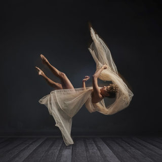 Ariana DeBose feet photo thumbnail
