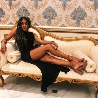 Ariana DeBose feet photo thumbnail
