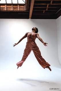 Ariana DeBose feet photo thumbnail