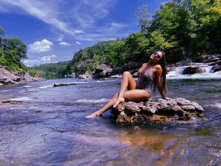 Ariana DeBose feet photo thumbnail