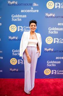 Ariana DeBose feet photo thumbnail