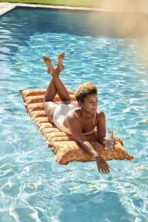 Ariana DeBose feet photo thumbnail