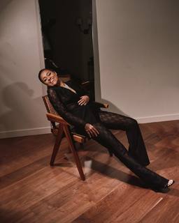 Ariana DeBose feet photo thumbnail