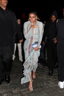 Ariana DeBose feet photo thumbnail