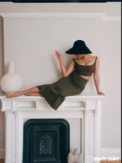 Ariana DeBose feet photo thumbnail