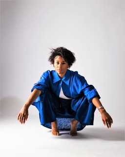 Ariana DeBose feet photo thumbnail