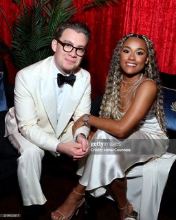 Ariana DeBose feet photo thumbnail