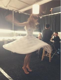 Ariana Grande feet photo thumbnail