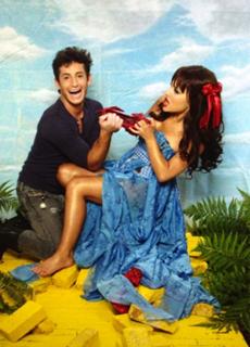 Ariana Grande feet photo thumbnail