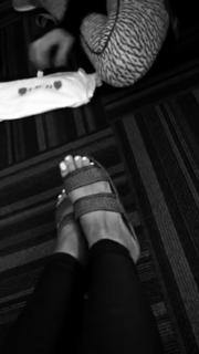Ariana Grande feet photo thumbnail