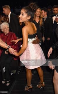 Ariana Grande feet photo thumbnail